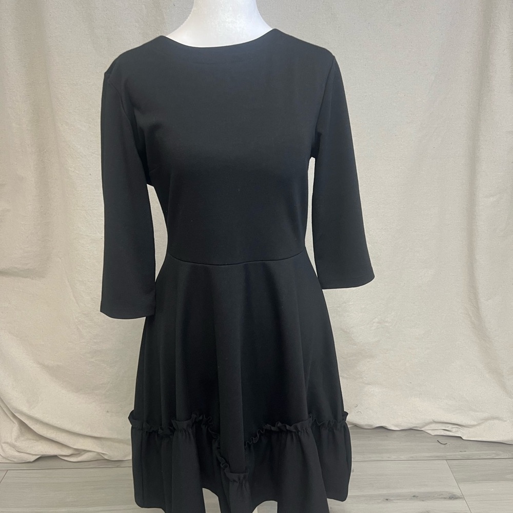 GAP Black Fit and Flare Dress Sz 8 Ruffle Hem‎ 3/4 Sleeve Office Minimalist